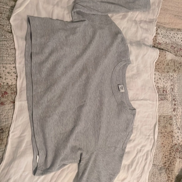 Grey long sleeved Aritizia shirt - Picture 1 of 8